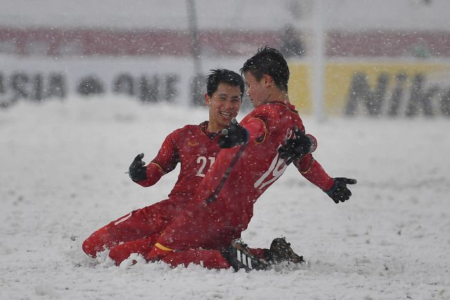 上半场补时1分钟，米兰1-0弗洛西诺尼。